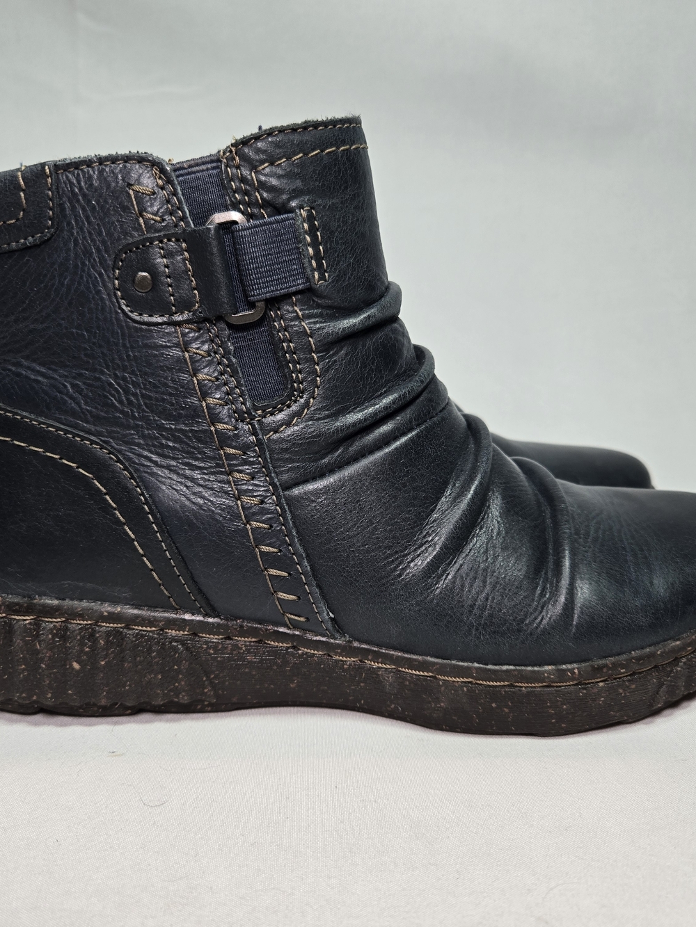 Clark's Leather Navy Rouched Ankle Boots Booties Flats Zip Side Women's Size 8